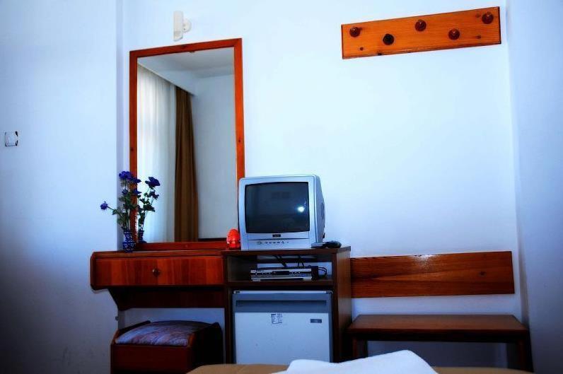 Ikont Hotell Gulluk Exteriör bild