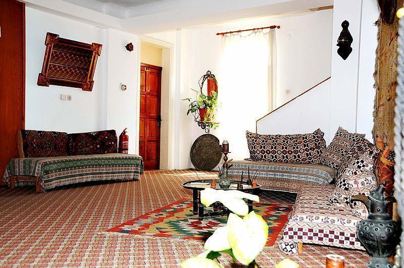 Ikont Hotell Gulluk Exteriör bild