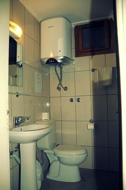 Ikont Hotell Gulluk Exteriör bild